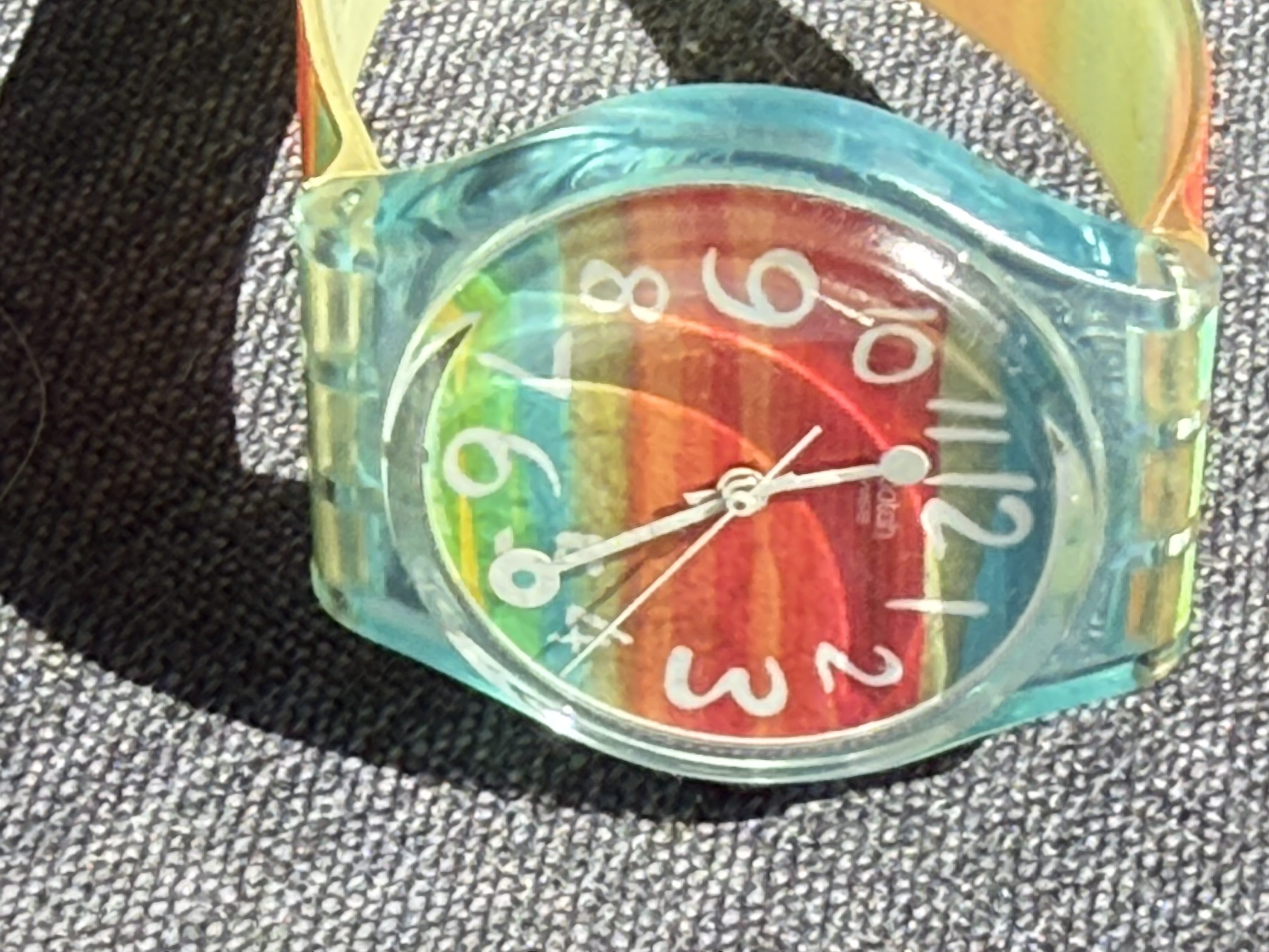 Swatch Color The Sky GS124 Review: Small, Bright, and Easy to Enjoy